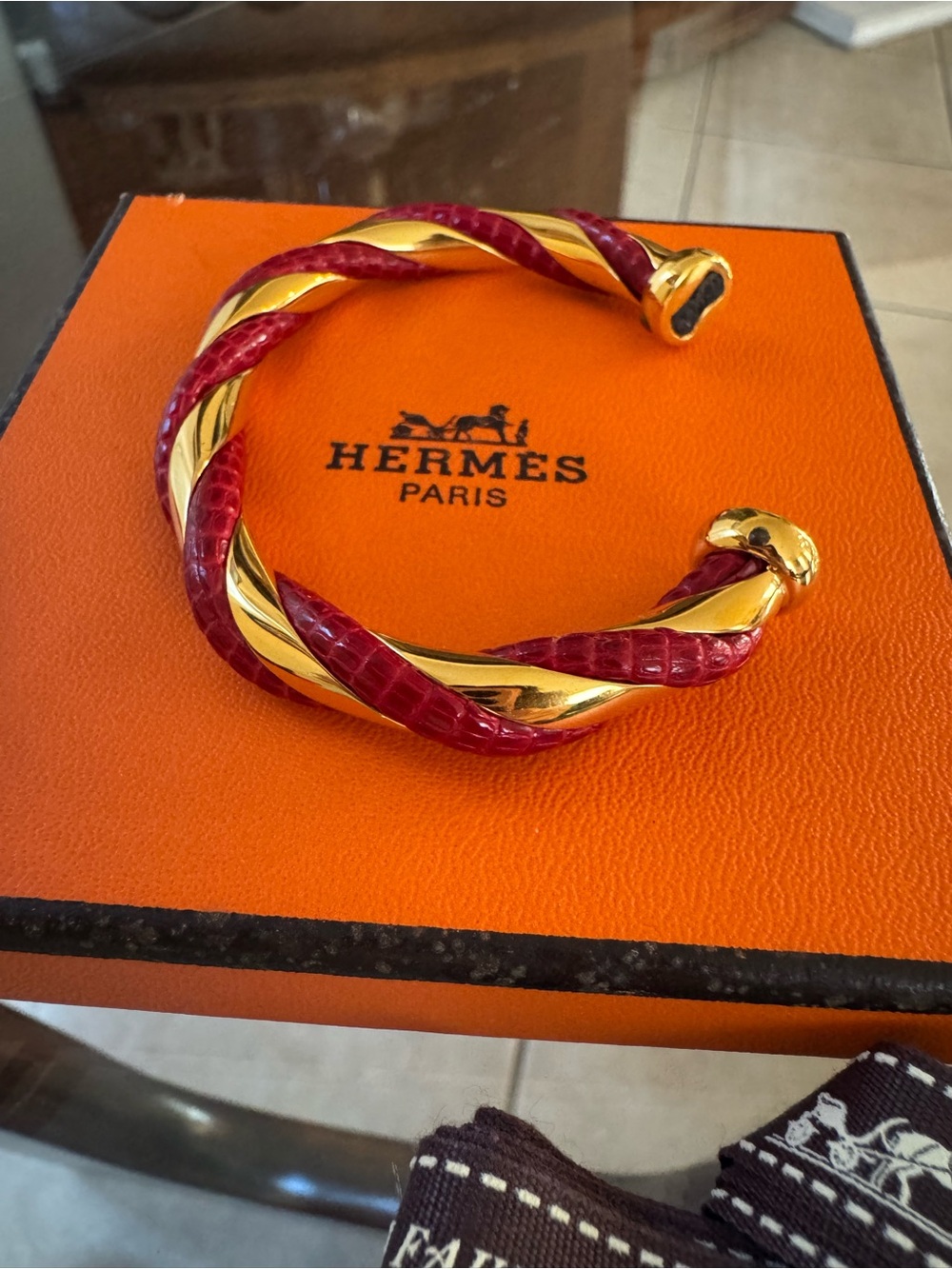 Hermès Twist Bangle GO Red Leather - Picture 3 of 8